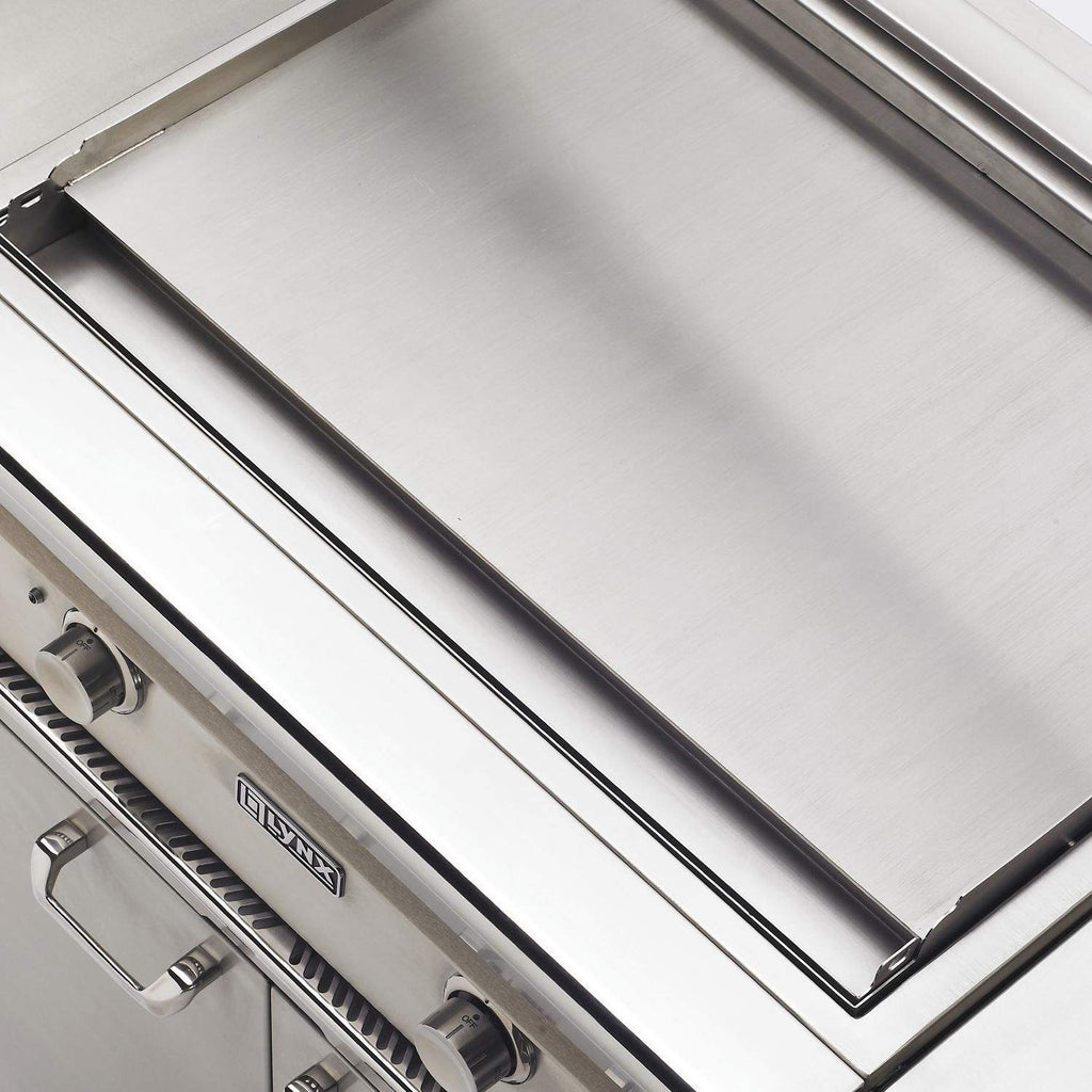 Stainless cooking grates and burner row in 30-in gas grill