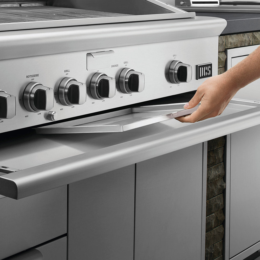 Built-in gas grill control panel with side controls and hand adjusting knobs