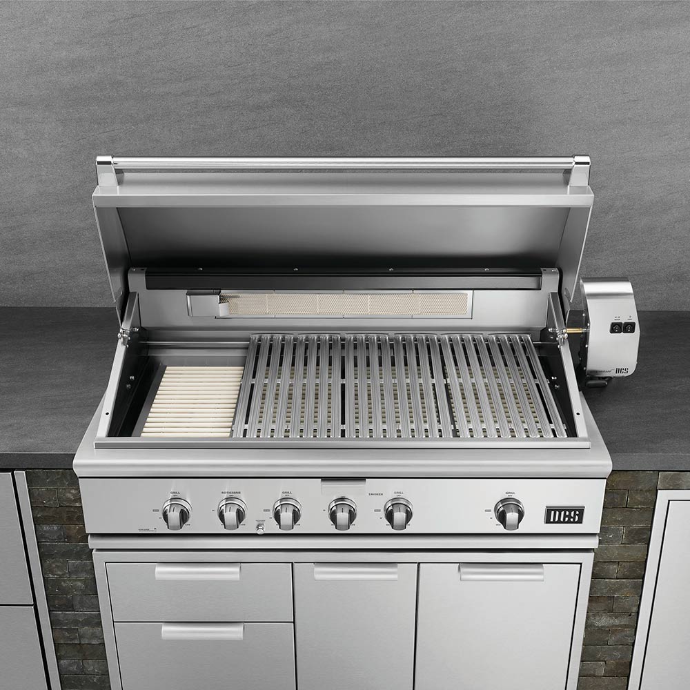 Open built-in gas grill with stainless cooking grates and control knobs