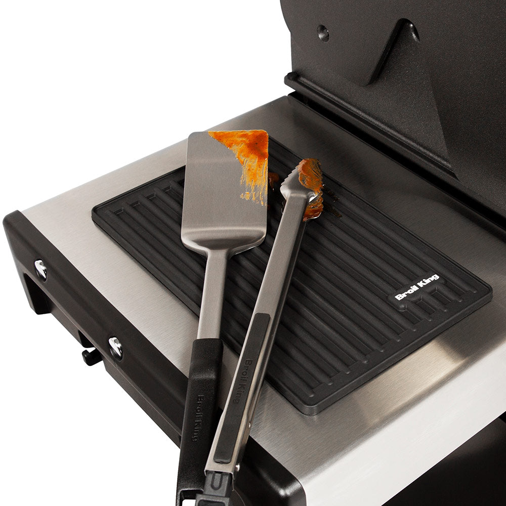 Broil King silicone side shelf mat on grill side, black ridged surface