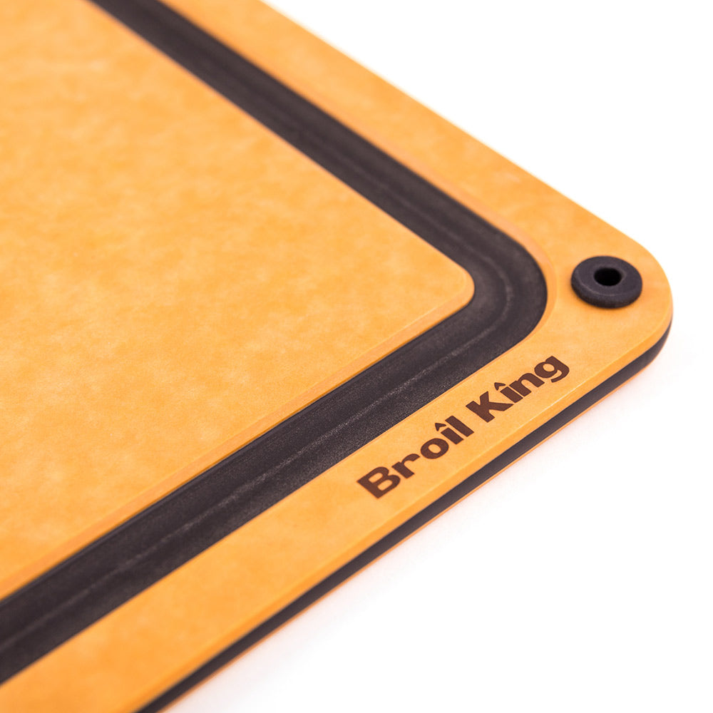 Wood fiber cutting board edge with handle hole and Broil King logo on the frame