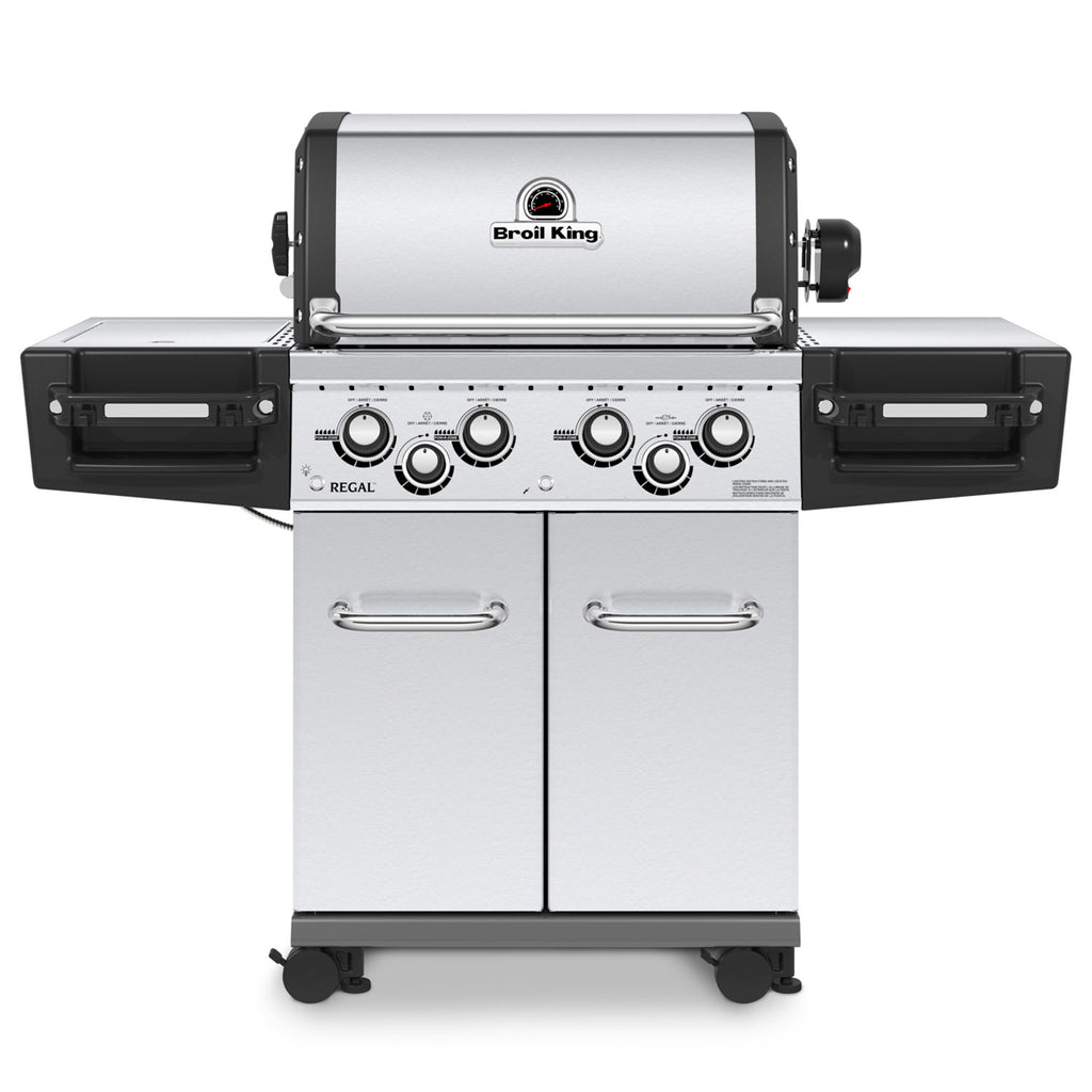 Freestanding stainless steel gas grill with four burners and side shelves