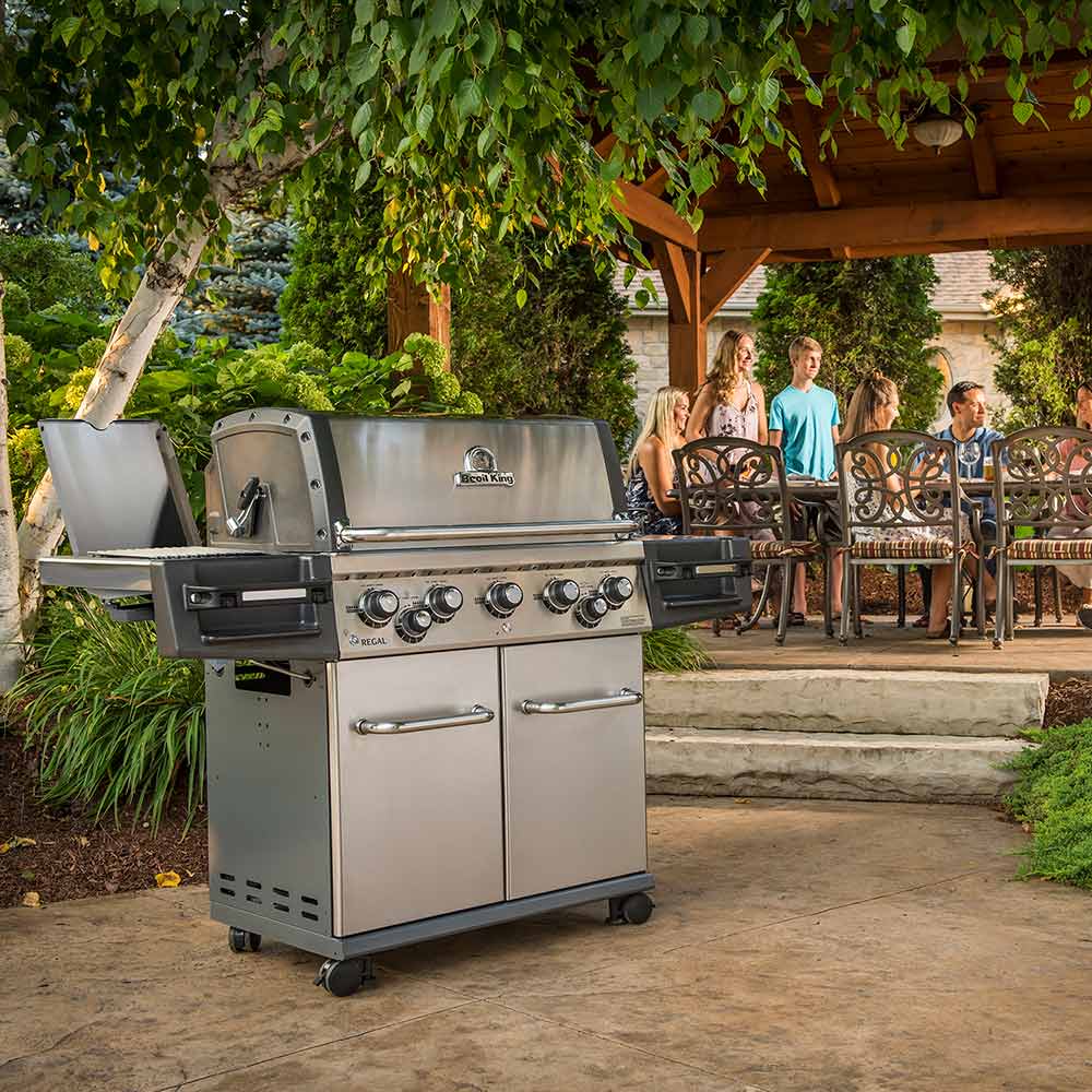 Broil King REG-S590PIR Regal S590 Pro Infrared 5-Burner Freestanding Grill, 32-Inches