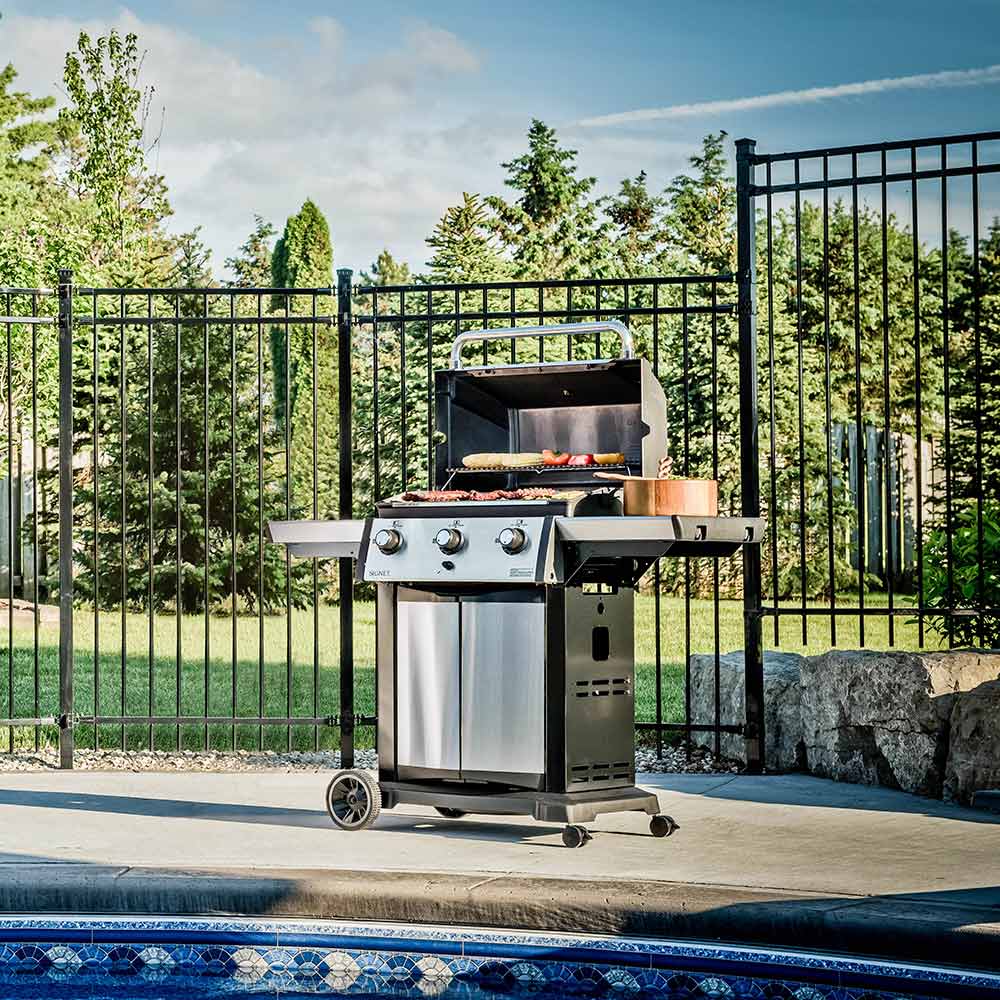 Broil King SIG-320 Signet 320 3-Burner Grill on 2-Wheel Cart, 25.5-Inches