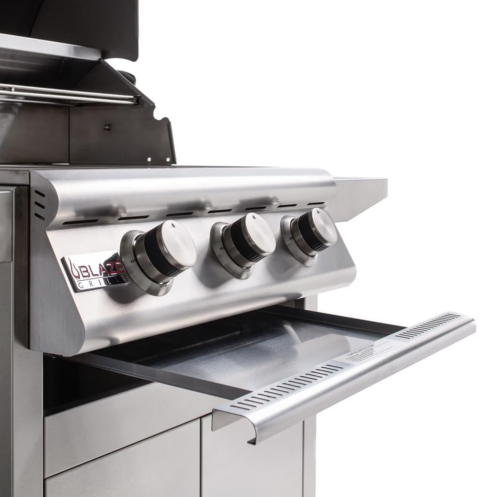 Gas grill front control knobs and open warming shelf area