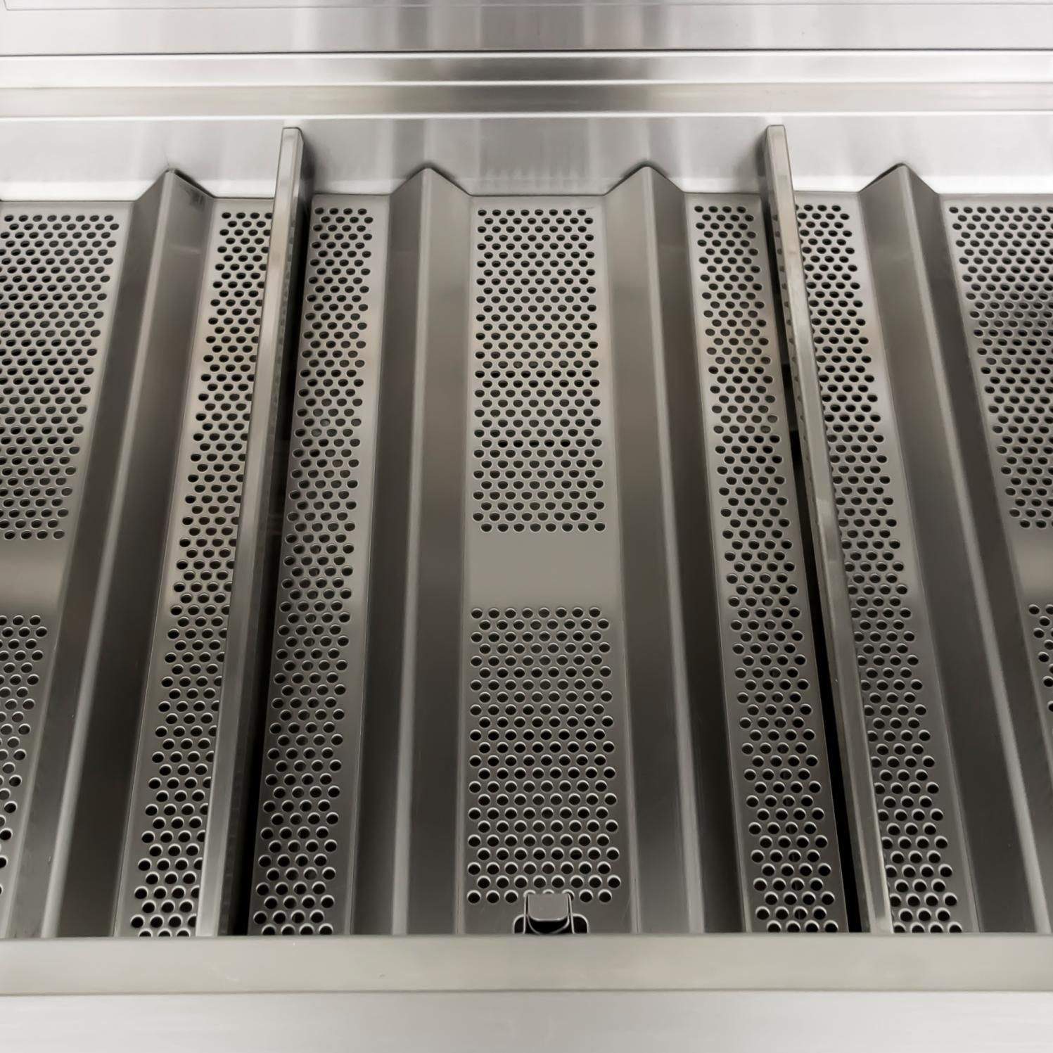Stainless steel gas grill cooking grates with parallel heat channels