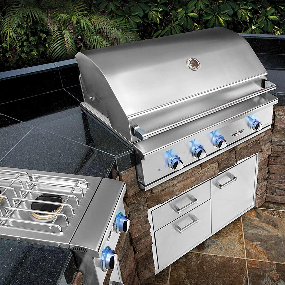 Freestanding stainless gas grill with pedestal base and side control knobs