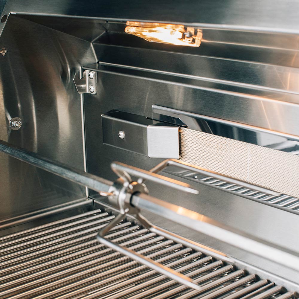 Built-in gas grill open firebox with flavorizer-style heat shield and burners