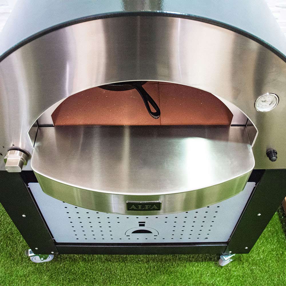 Gas pizza oven baking chamber with pizza stone and circular control on the front panel