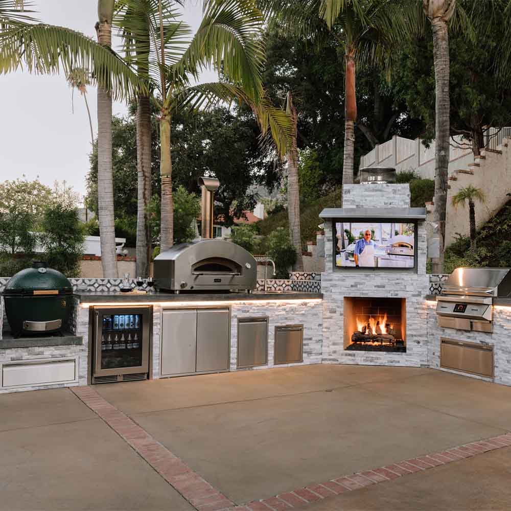Countertop gas pizza oven with open arched chamber and control panel on front