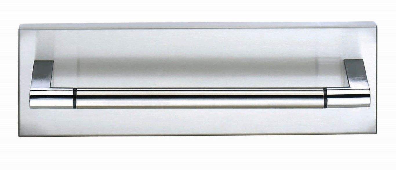 Lynx built-in towel bar with horizontal metal rail and side brackets