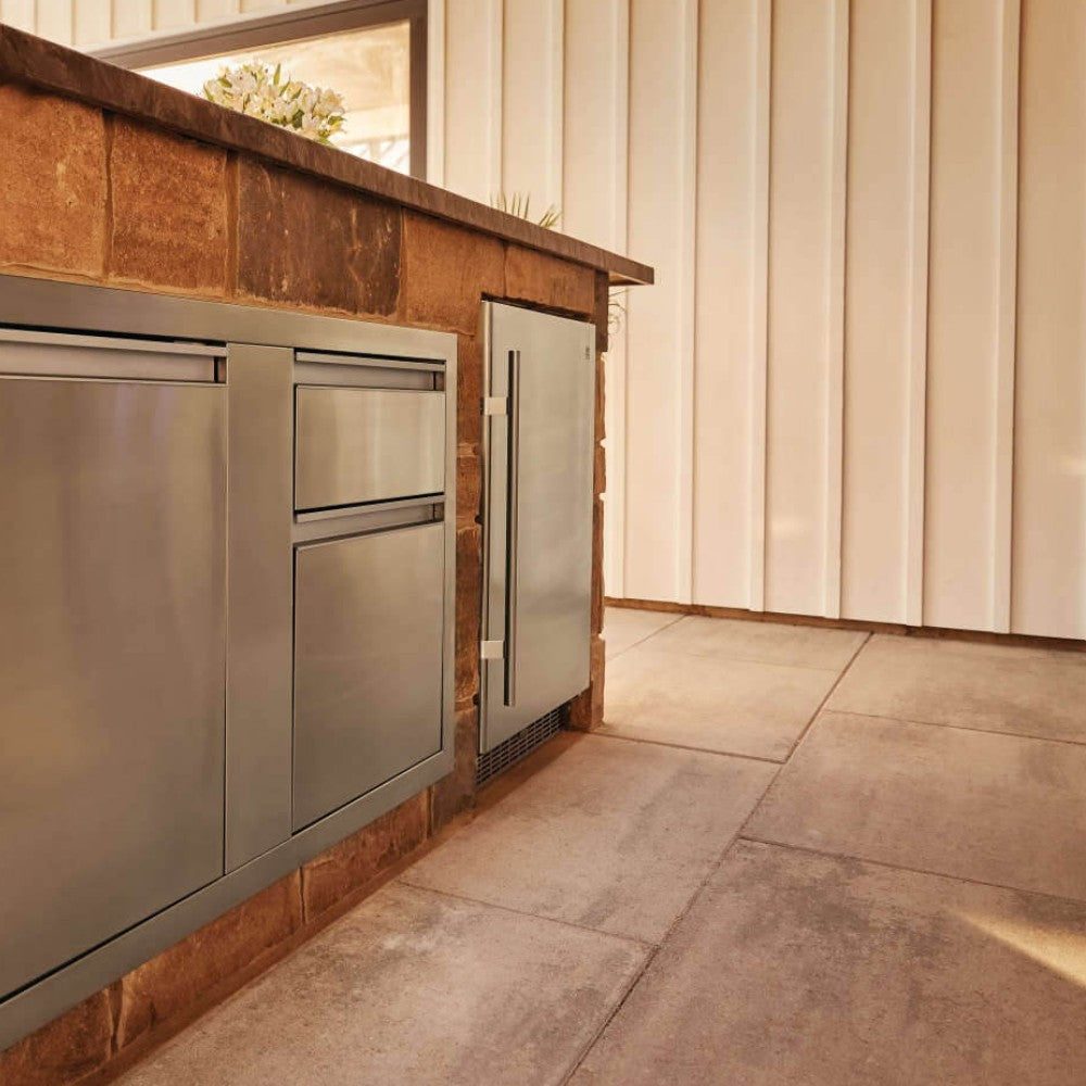 Stainless steel outdoor refrigerator built-in with side handle and vented bottom panel