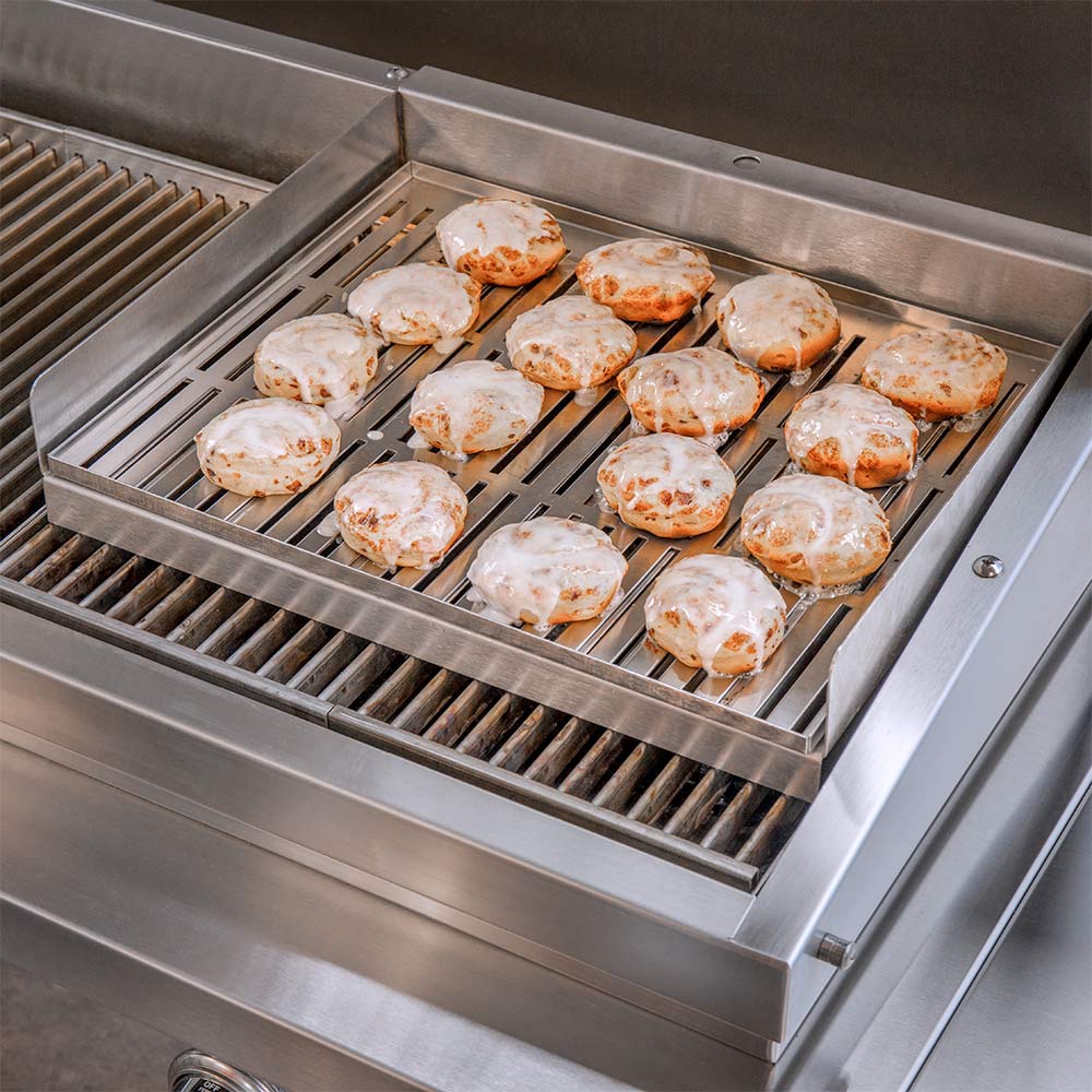 TEC Patio FR grill tray with grilled slices on square-pattern metal grate