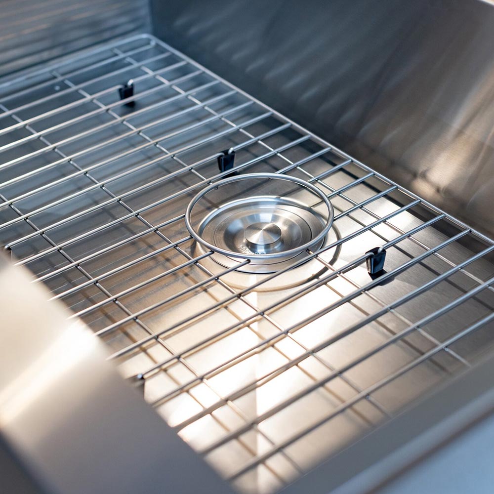 Farmhouse outdoor sink with stainless drain strainer on wire rack