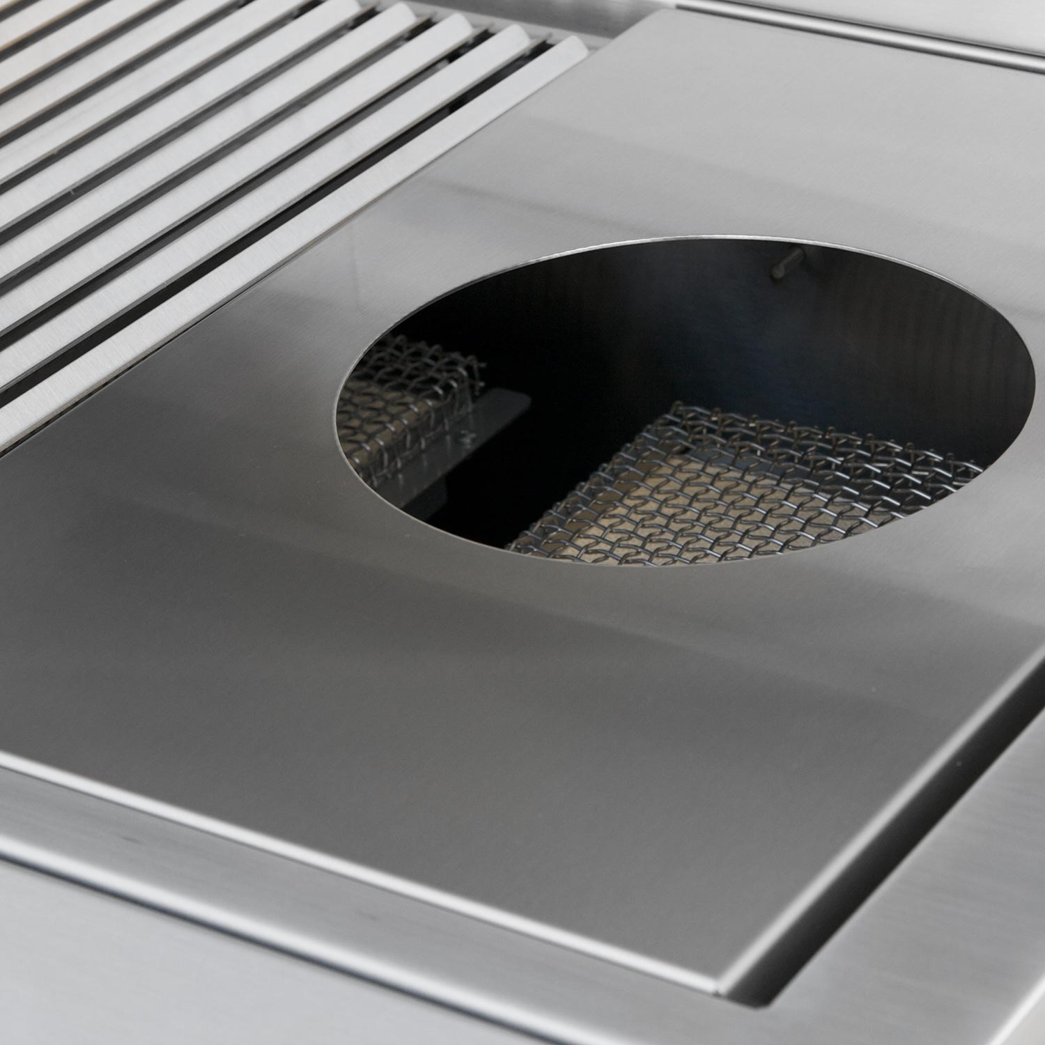 Solaire stainless steel wok ring with cooking grid insert, round opening