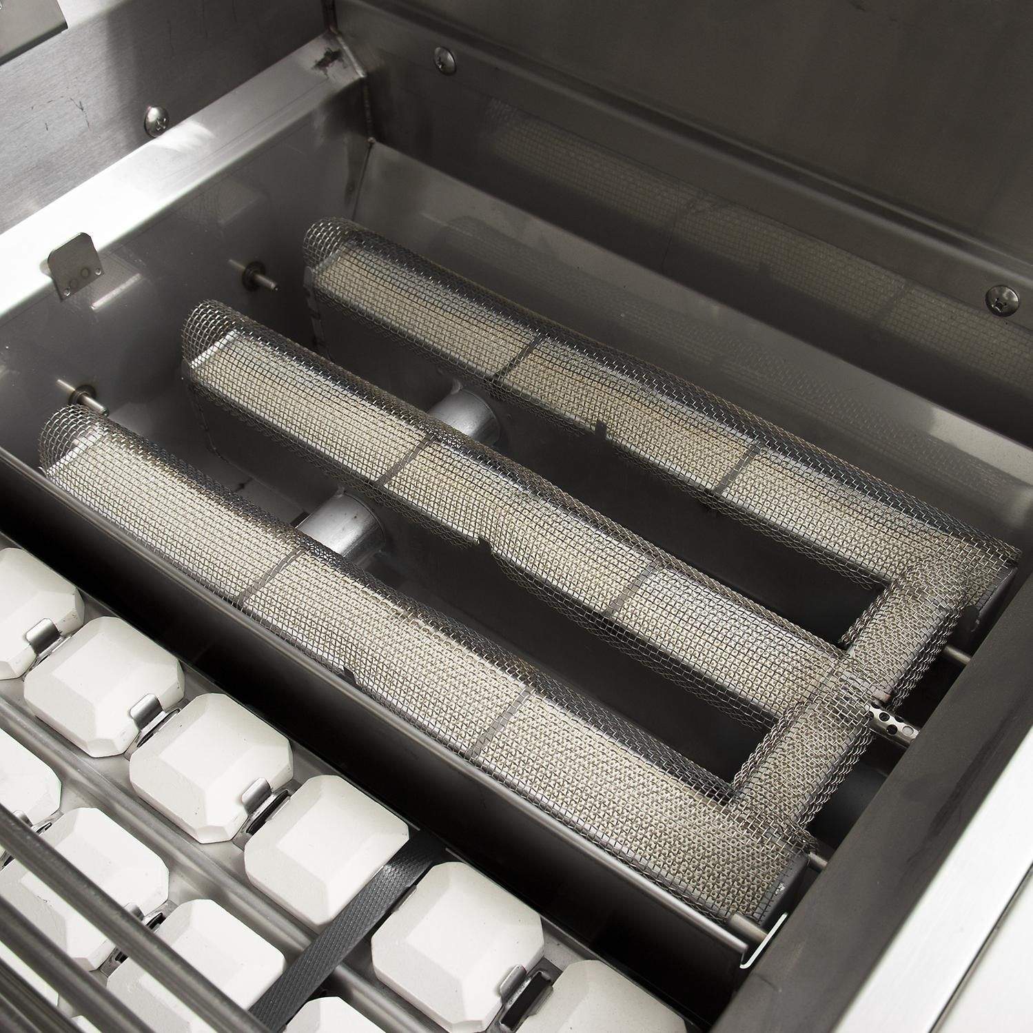 Infrared burner assembly with metal mesh emitters above the cooking surface
