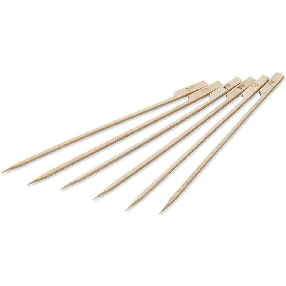 Bamboo skewers with pointed ends, light wooden sticks