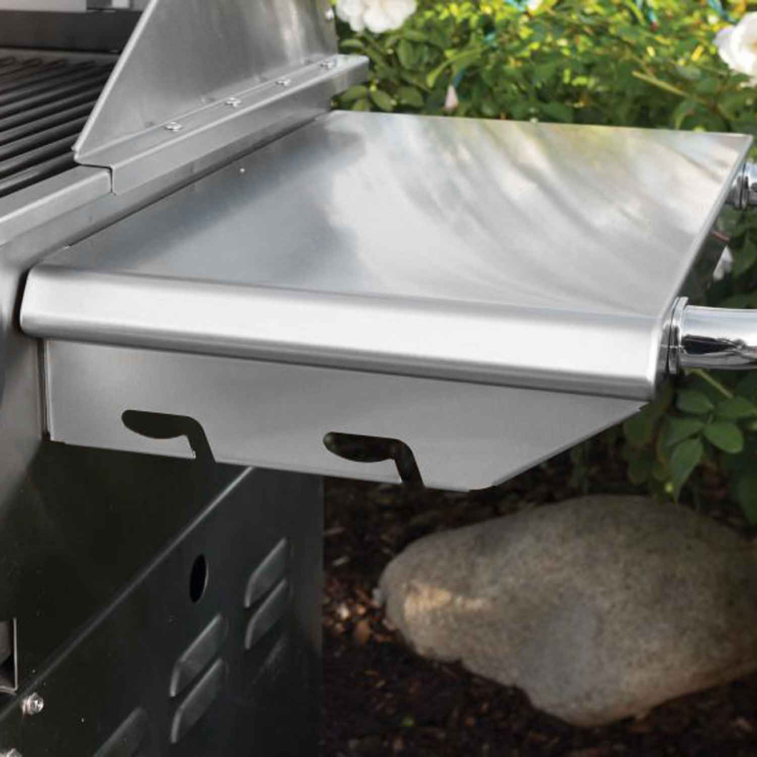 Stainless steel grill lid panel and inner cooking surface with burner area